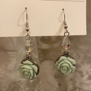 SILVER FLORAL EARRINGS WITH SWAROVSKI CRYSTALS